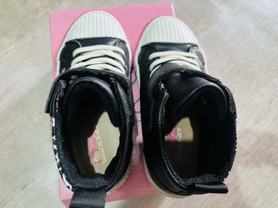 Продам обувь для девочек