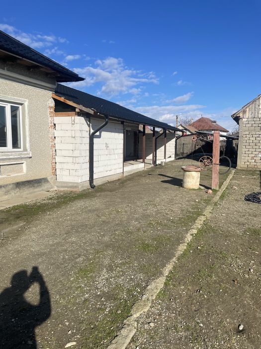 De vanzare o casa la tara