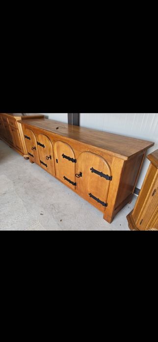 Масивен дъбов шкаф