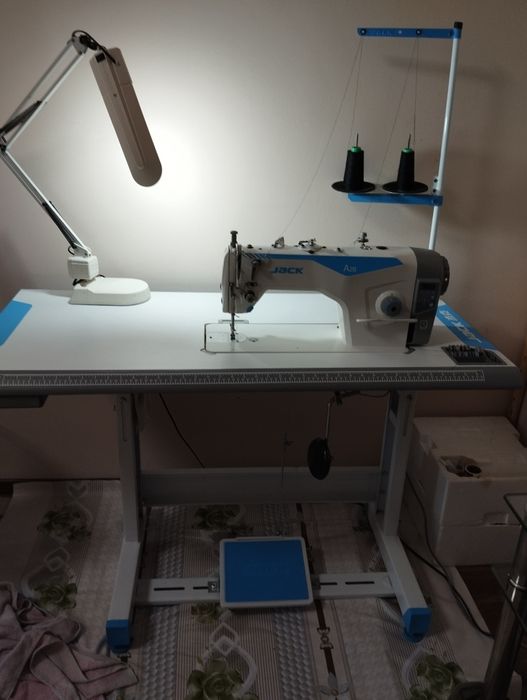 Промышленная швейная машинка полуавтоматмат