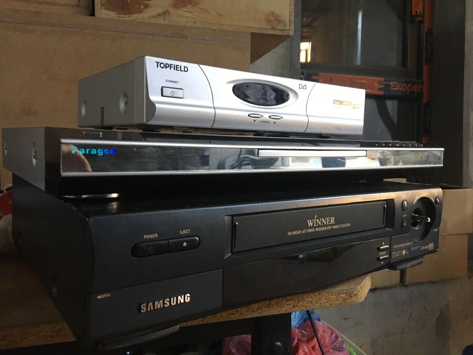 Видеомагнитофон Samsung, dvd плеео paragon, тюнер topfield