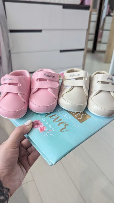 Бебешки обувки 19 и 16 номер Чисто Нови