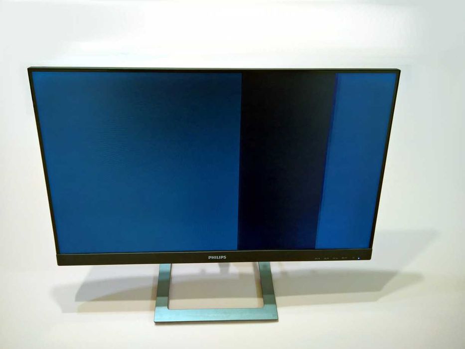Игpoвoй мoнитop 24 PHILIPS нa зaпчacти