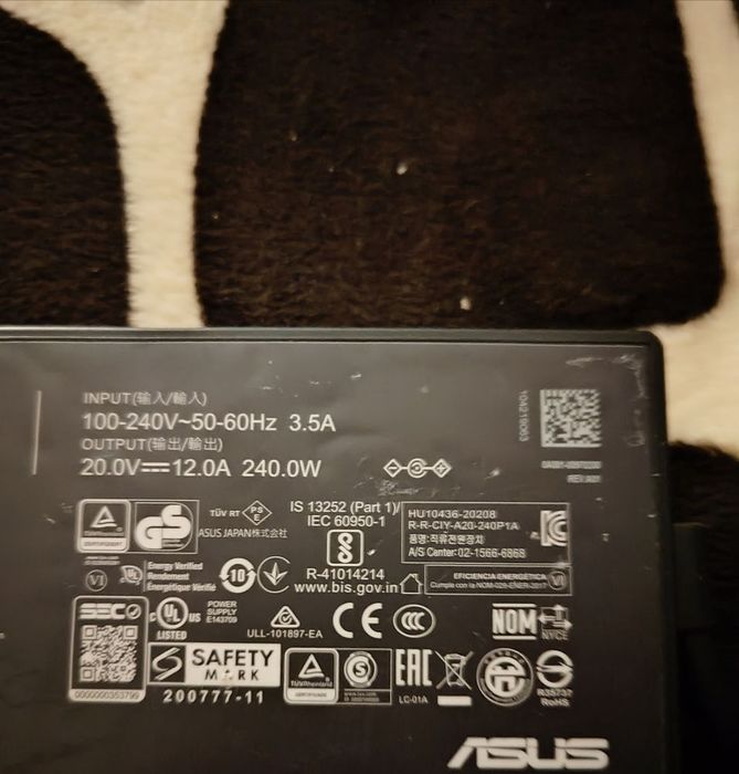 Vând laptop asus rog scar 15 cu rtx 3080