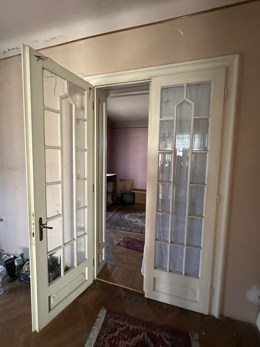 Geam,Usi,Ferestre,Mobilier,Sobe teracota din lemn masiv de stejar, Stilul brâncovenesc tâmplărie veche de aproximativ 80 de ani.