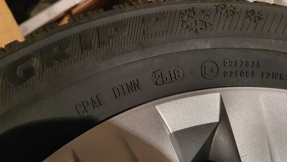 roti de iarna sempretit  195/65/15 cu capace originale gama WAG