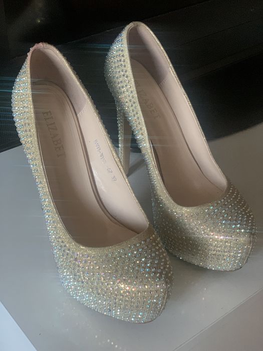 Туфли со стразами