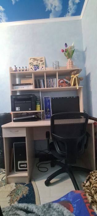 Продам компьютерный стол