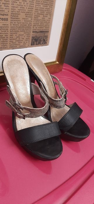 Дамски официални обувки, сандалети и ботуши 36 и 37 номер от естествен