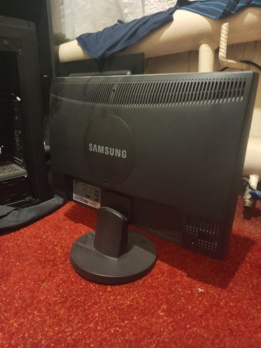 Монитор 19 Samsung