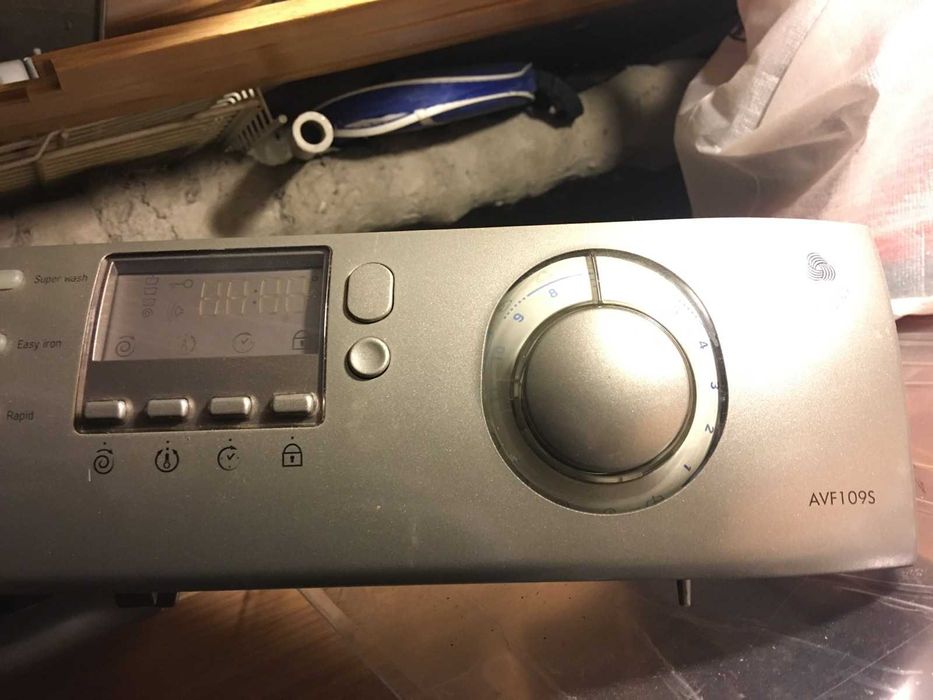 Автоматична пералня Ariston AVF 109S на части