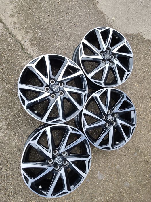16" оригинални алуминиеви джанти за Toyota Yaris hybrid.