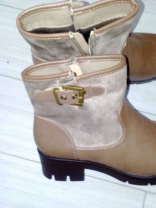 продавам  дамски  боти нови номер 39 love MOSCHINO