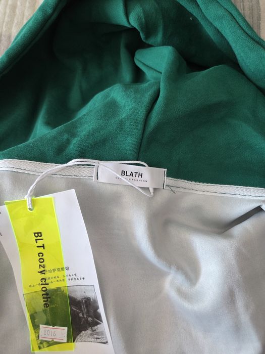 Продам спортивный костюм