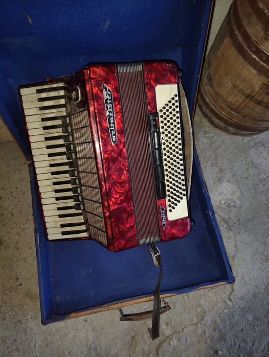 Аккордеон Weltmeister Stella