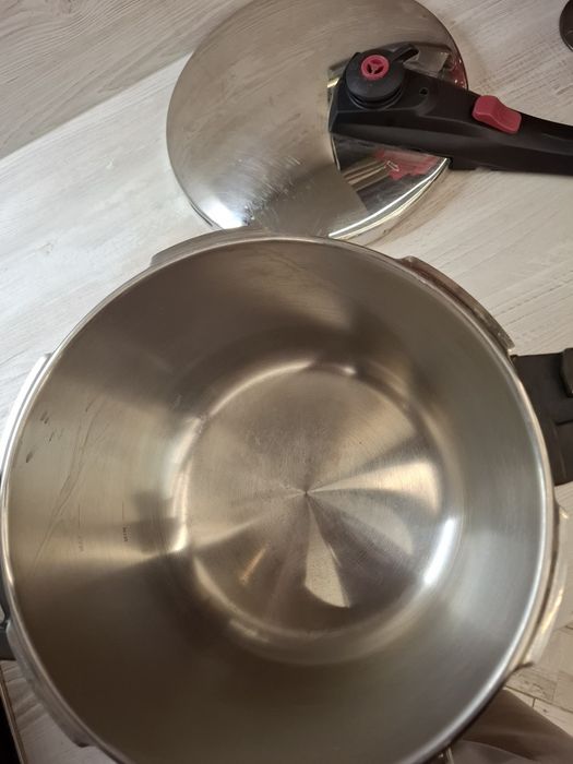 Тенджера под налягане