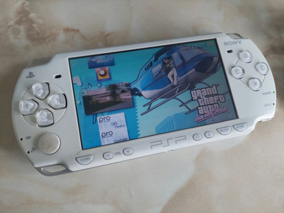 [PSP] Vând SONY PSP 2004 sLim and Lite alb [MODAT] FULL BOX //poze reale