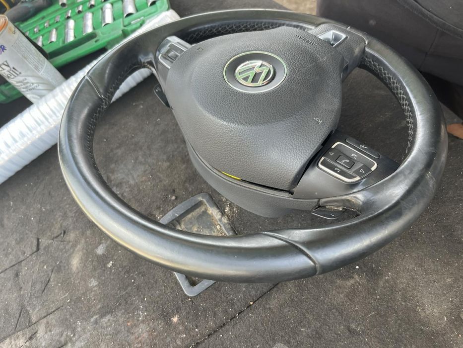 Волан с beg мулти пера Vw Passat Golf CC Tiguan Touran 3C8419091 н711