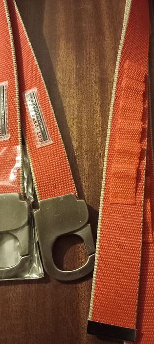 Нови :шал,готварски престилки и нови колани