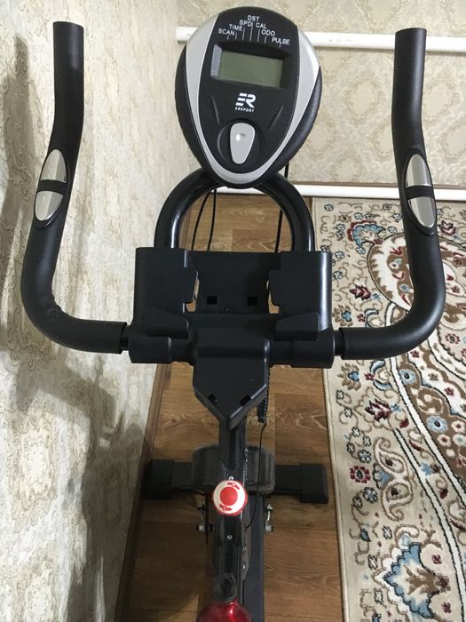 Велотренажер спортивный