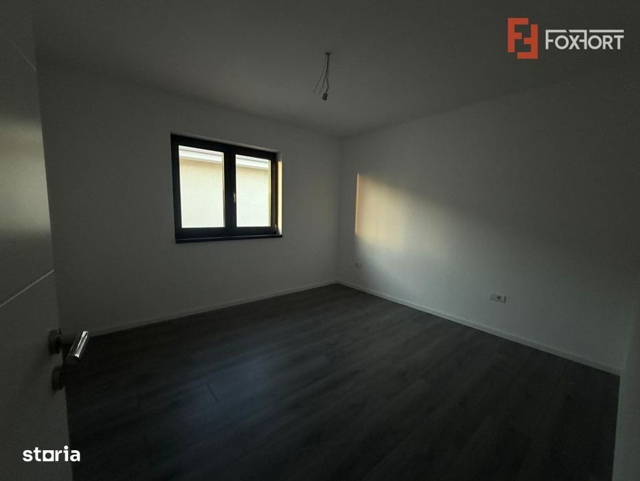 Duplex 5 camere 124 mp utili, despartit prin carport, Chisoda