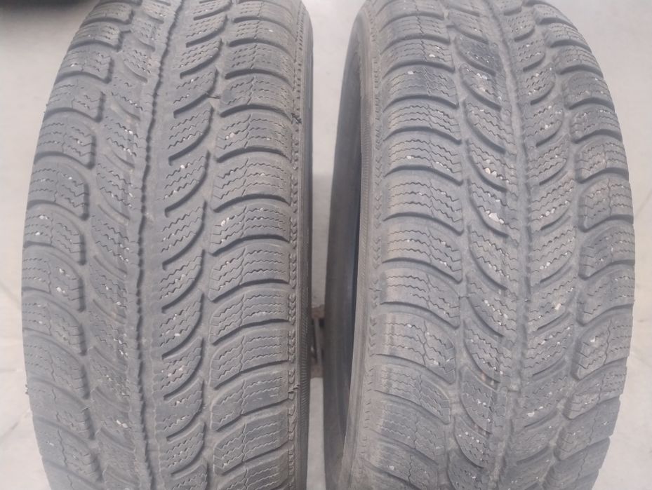 Vând două cauciucuri Debica iarna