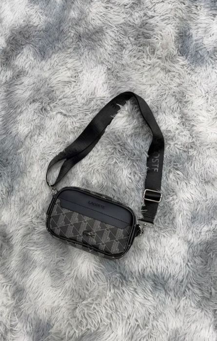 Бомбовая сумка Lacoste