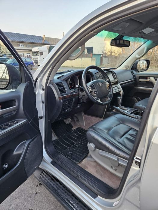 Toyota Land Cruiser V8