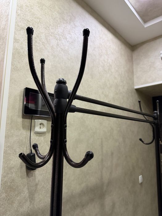 Новая напольная вешалка для прихожей | Yangi kiyim ilgich (veshalka)