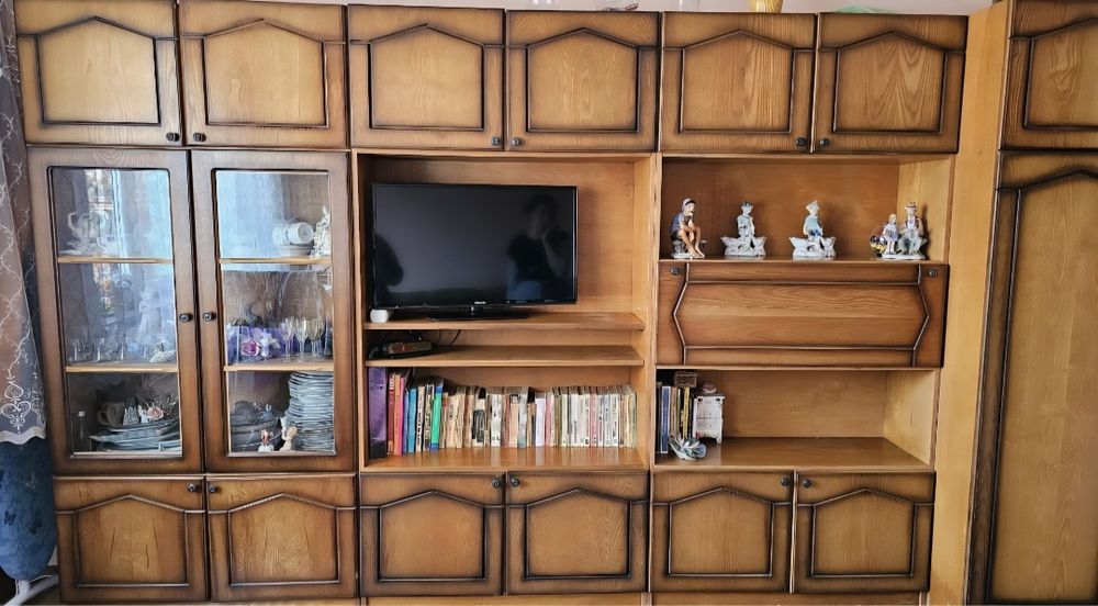 Vând mobilă veche din lemn – stare bună