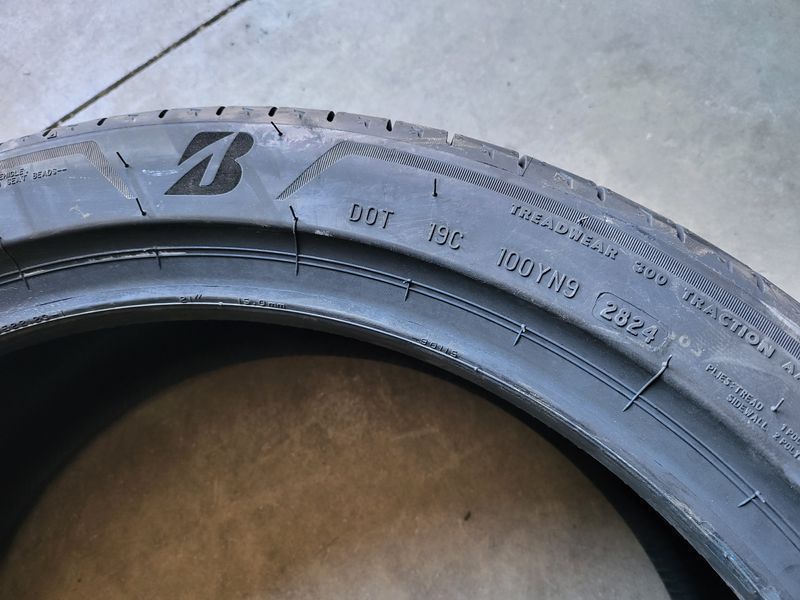 235/45/21 BRIDGESTONE 4бр