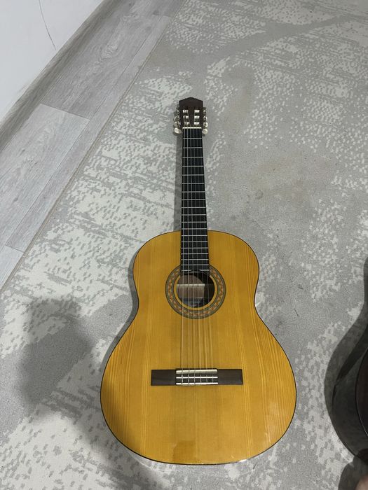 гитару  ямаха С40 и CD60 nat
