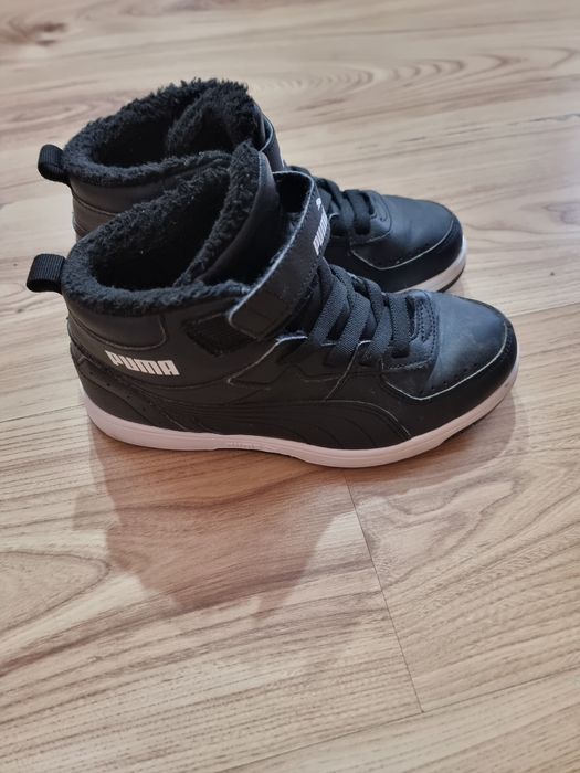 Продавам детски кецове PUMA