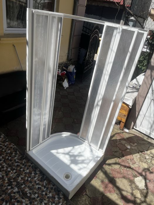 Cabina de dus si cadita