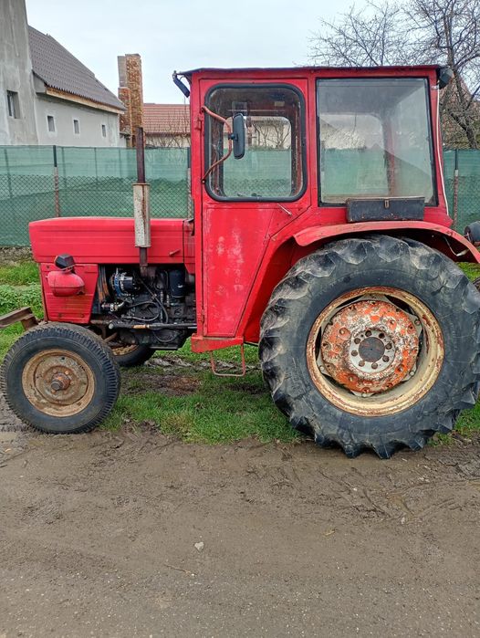 Vând tractor u445