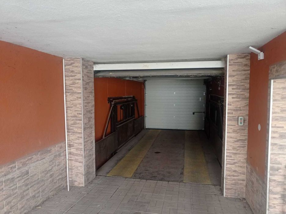 Дава се под наем Гараж / Паркомясто в Варна, Колхозен пазар - 15 кв.м за 29990 € - Снимка #1