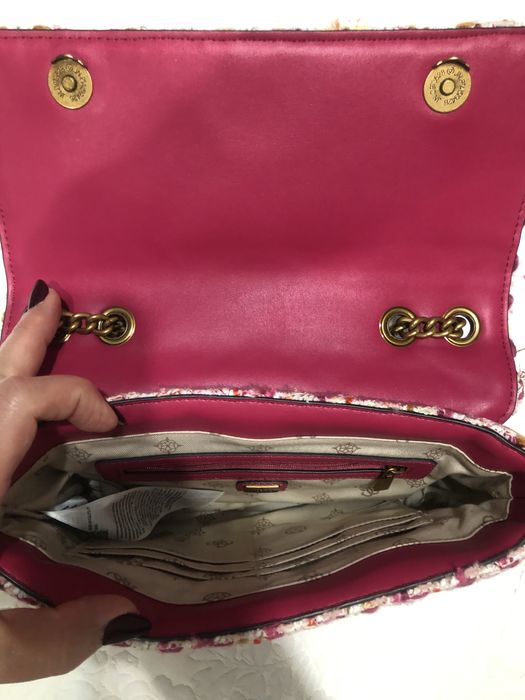 Дамска чанта GUESS