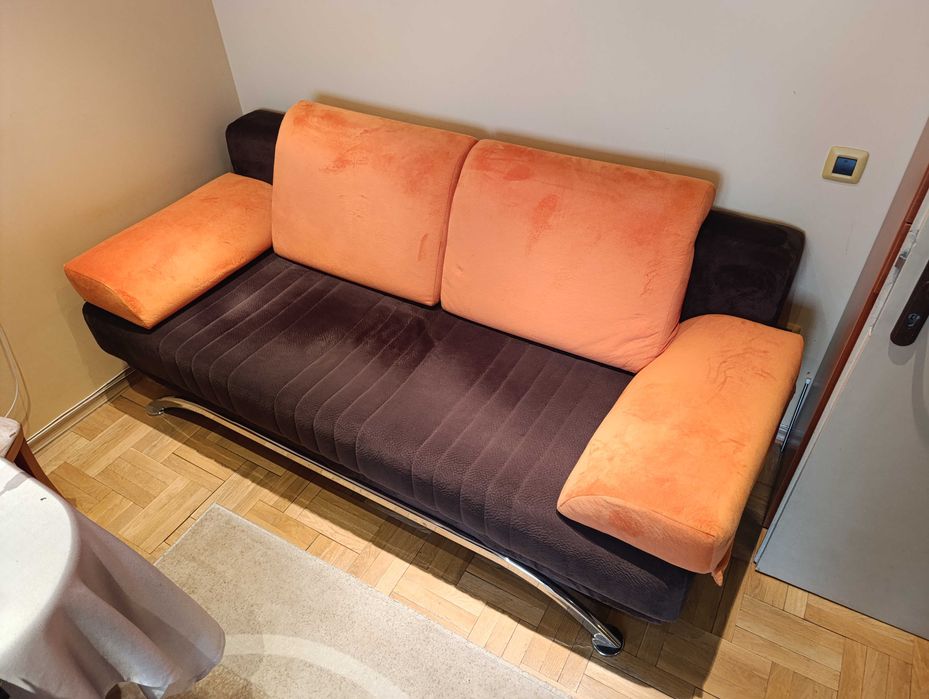 Запазен разтегаем диван