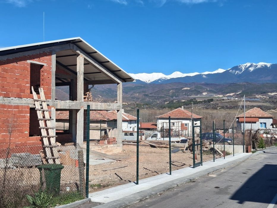 Продава къща на 140 км. От София и на 140 км от Гръцкото море