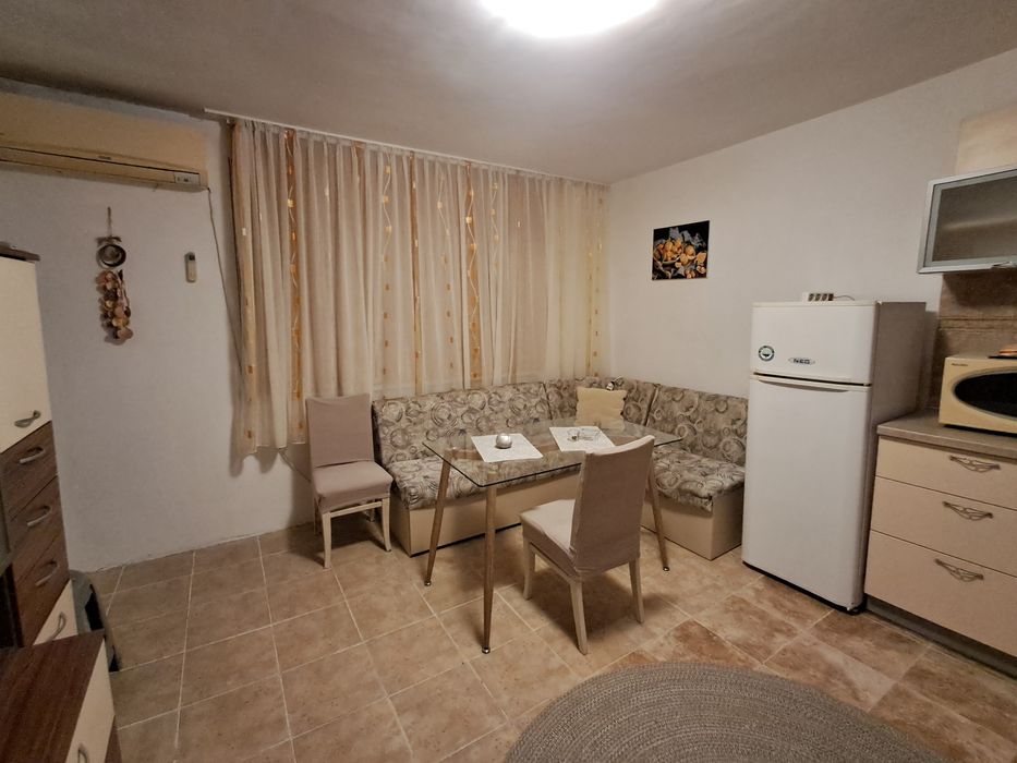 Дава се под наем Двустаен апартамент в Варна, Конфуто - 57 кв.м за 348.84 € - Снимка #3