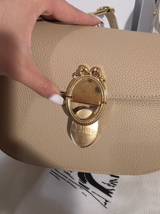 Налична чанта Dior Médaillon Beige