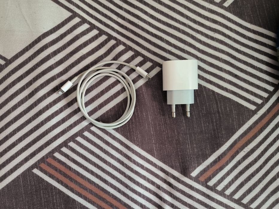 Продам оригинальное зарядное устройство 20 w для телефона iphone