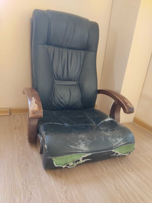 Ofis kreslosi , restavratsiya yoki ehtiyot qismlar uchun / Arzonga!