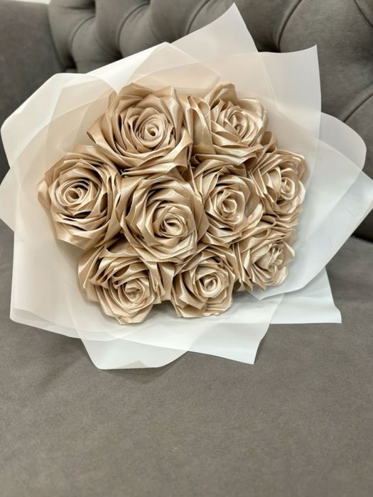 Букет из атласных роз