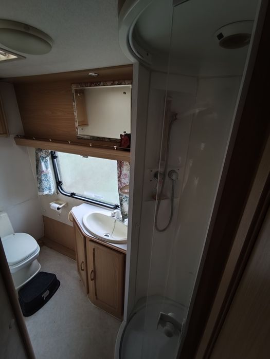 Продавам каравана Lunar Lexon двуосна, 2007 г напълно оборудвана,