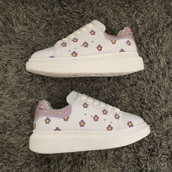 Adidasi si ugg-uri pret redus