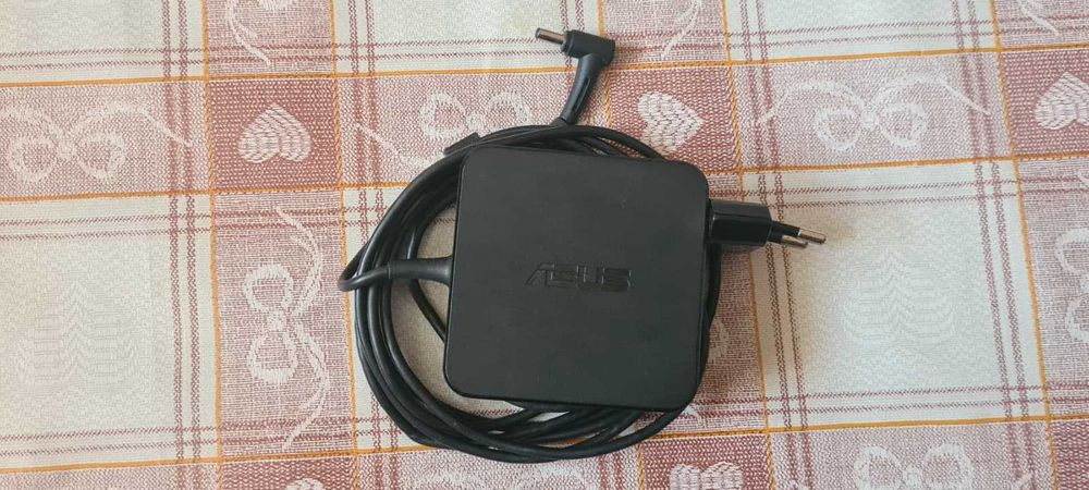 Incarcator pentru laptop ASUS mufa subtire 19V cu 3,42A,stare buna