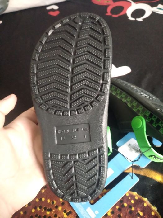 Vând perechi de papuci cu minecraft