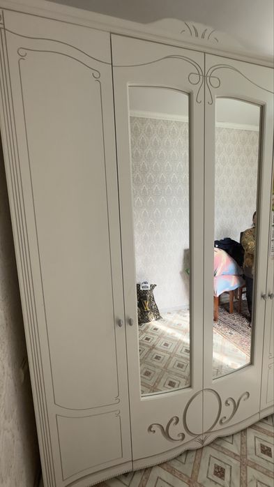 Продам шкаф белый