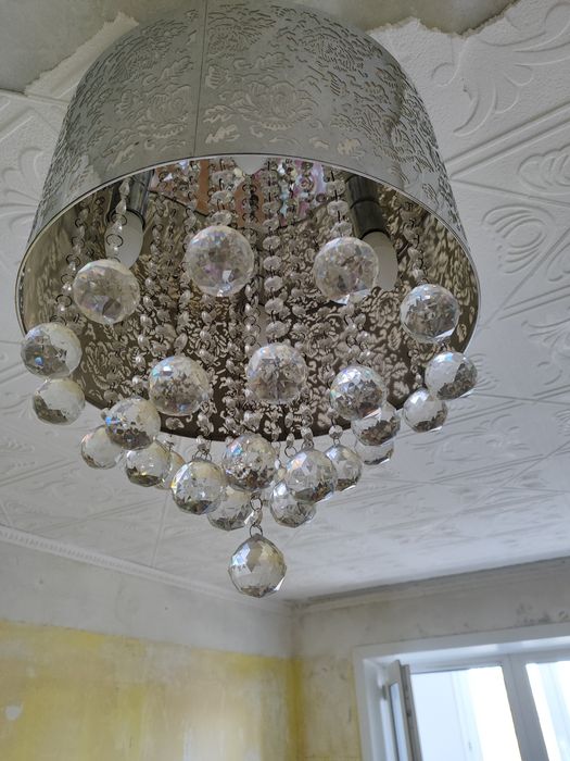 Продаю красивую люстру